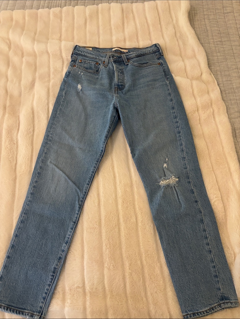 Levi's Premium Denim Wedgie Icon Fit Jeans Sz 27 Button Fly Distressed Tapered